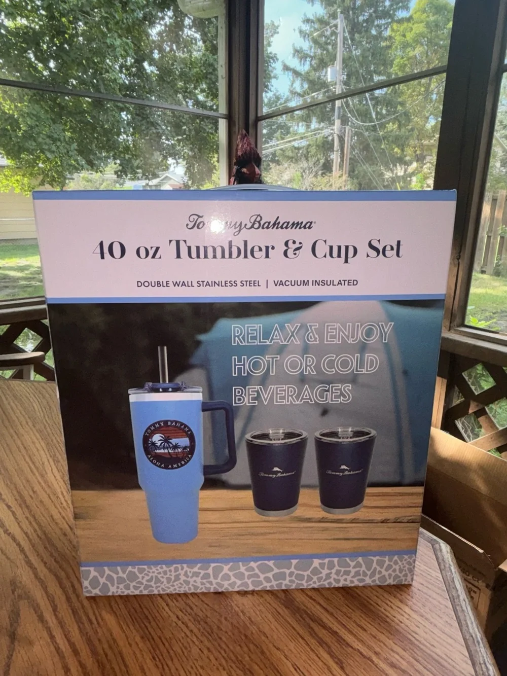 Tommy Bahama insulated 40